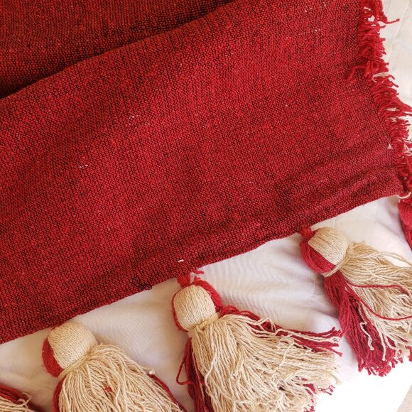 Country Chic Solid Red Table Runner with Tassels by Mud Pie 18" x 90"  NWT - Picture 12 of 12